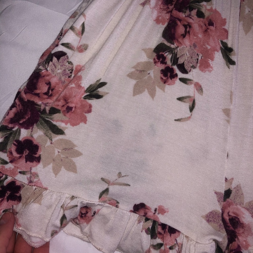 Floral romper! 🌺🌸🌻 - Picture 2 of 3